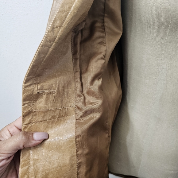 Express Y2K Crinkle Leather Belted Camel Coat Size 1/2 - Picture 6 of 16